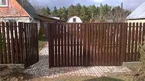 Изготовление въездных ворот из металлического штакетника для частного дома