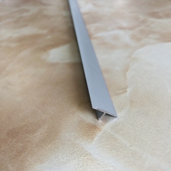 Гладкий пазовый профиль FG14 серебро 2.7 метра